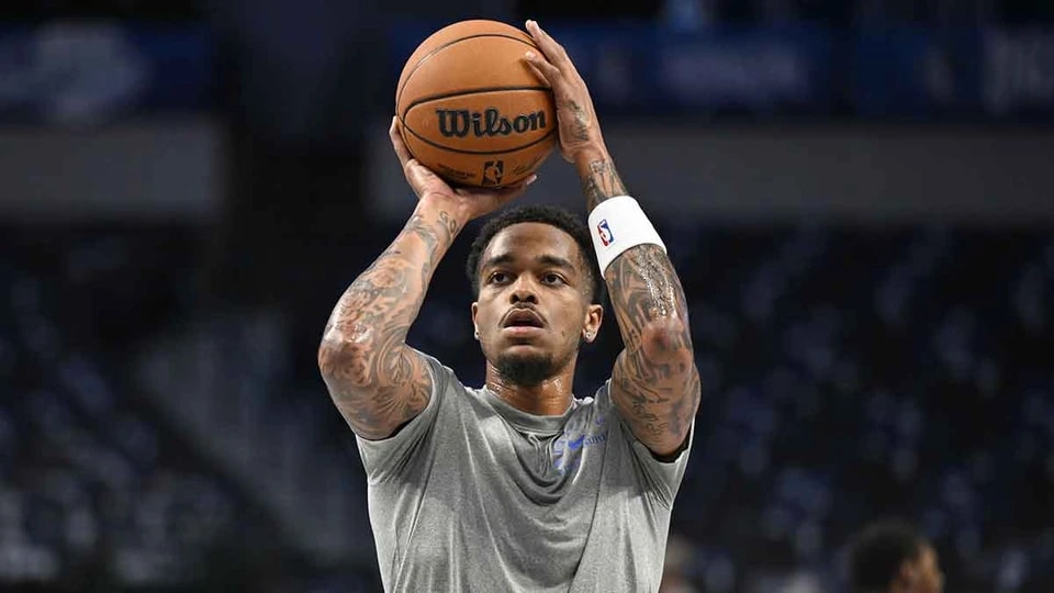 独行侠队在, 凯里 独行侠队在, 凯里