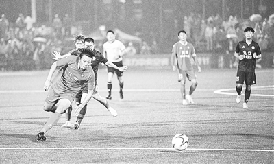 一场精彩的, 重回同一起, 队友传中后